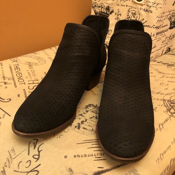 Baley Ankle Bootie gently used, by Lucky Brand - Picture 2 of 7